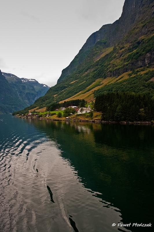 net_IMGP7661_p.jpg - Naerofjorden - from Gudvangen to Kaupanger