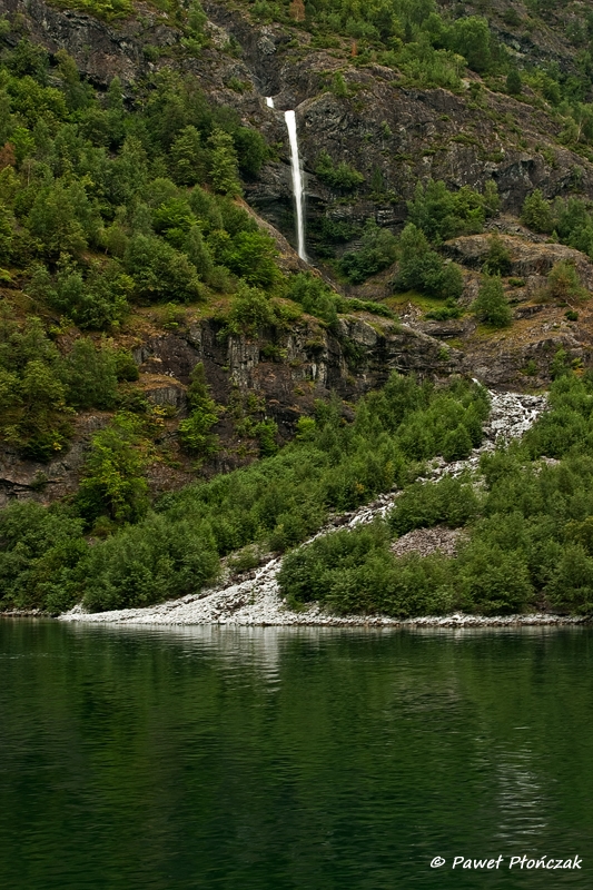 net_IMGP7665_p.jpg - Naerofjorden - from Gudvangen to Kaupanger