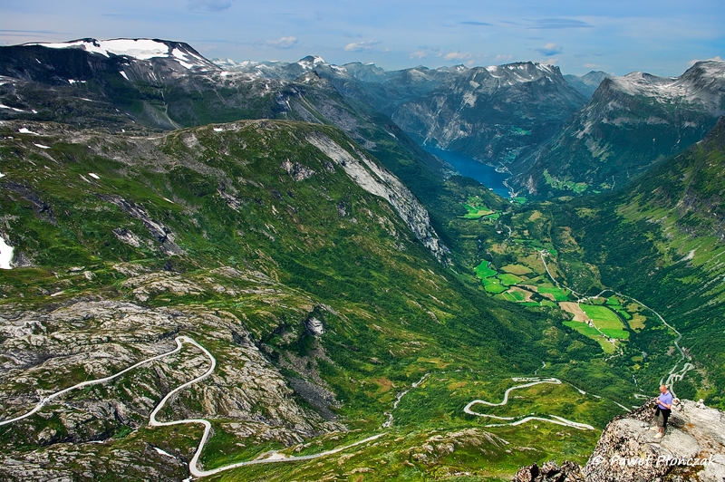 net_IMGP7891_p.jpg - Geirangerfjorden from the top of Dalsnibba