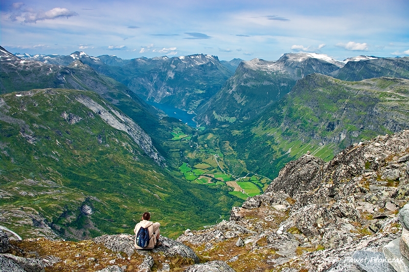 net_IMGP7906_3_p.jpg - Geirangerfjorden from the top of Dalsnibba