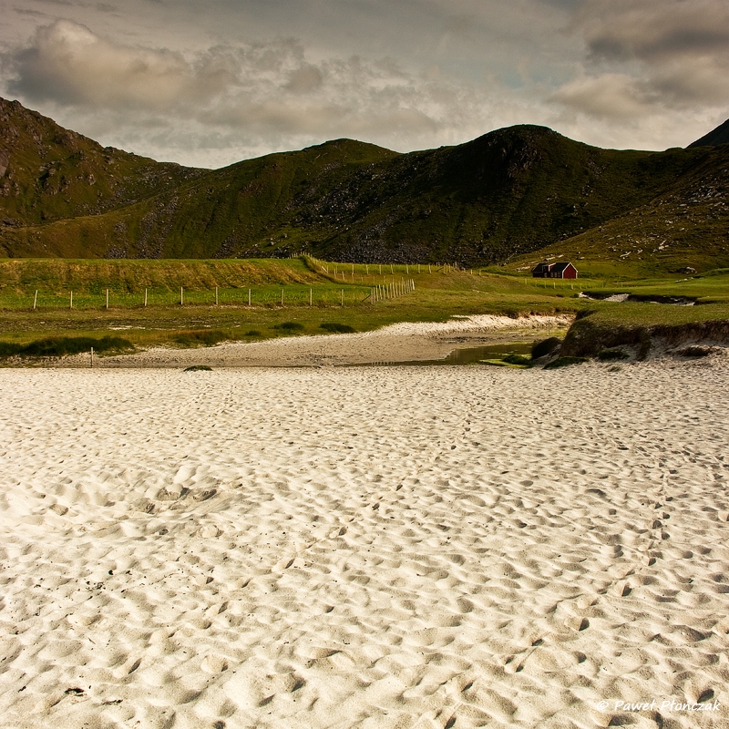 net_IMGP8374_p.jpg - The beach at Utakleiv